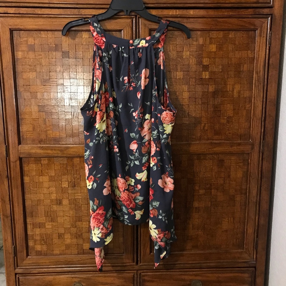 Asymmetrical Blue and Black Sleeveless Tank Top